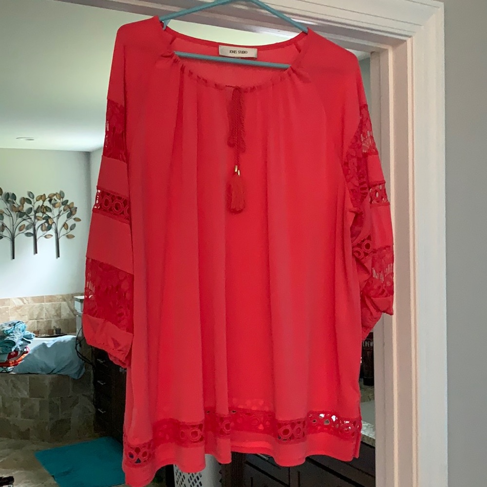 Jones Studio Worn once silky feel blouse